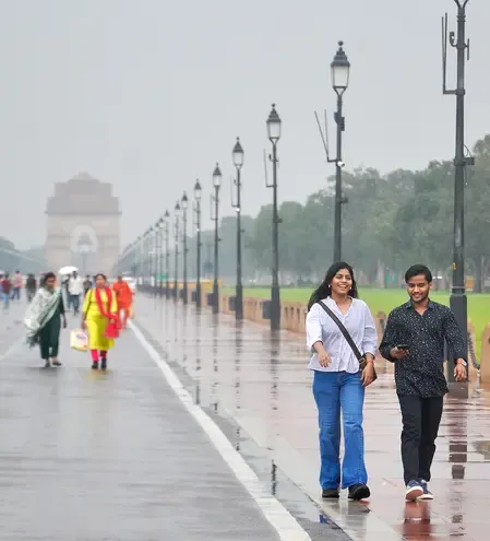 बदलेगा एनसीआर में मौसम का मिजाज, बादल और हल्की बारिश से मिलेगी राहत; एक्यूआई भी येलो जोन में