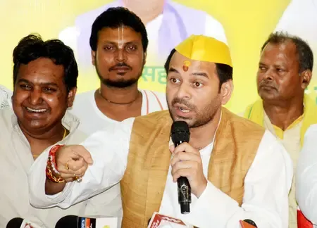 बहन रोहिणी के अपमान पर भड़के तेज प्रताप, बोले-इस अन्याय का परिणाम बेहद भयावह होगा
