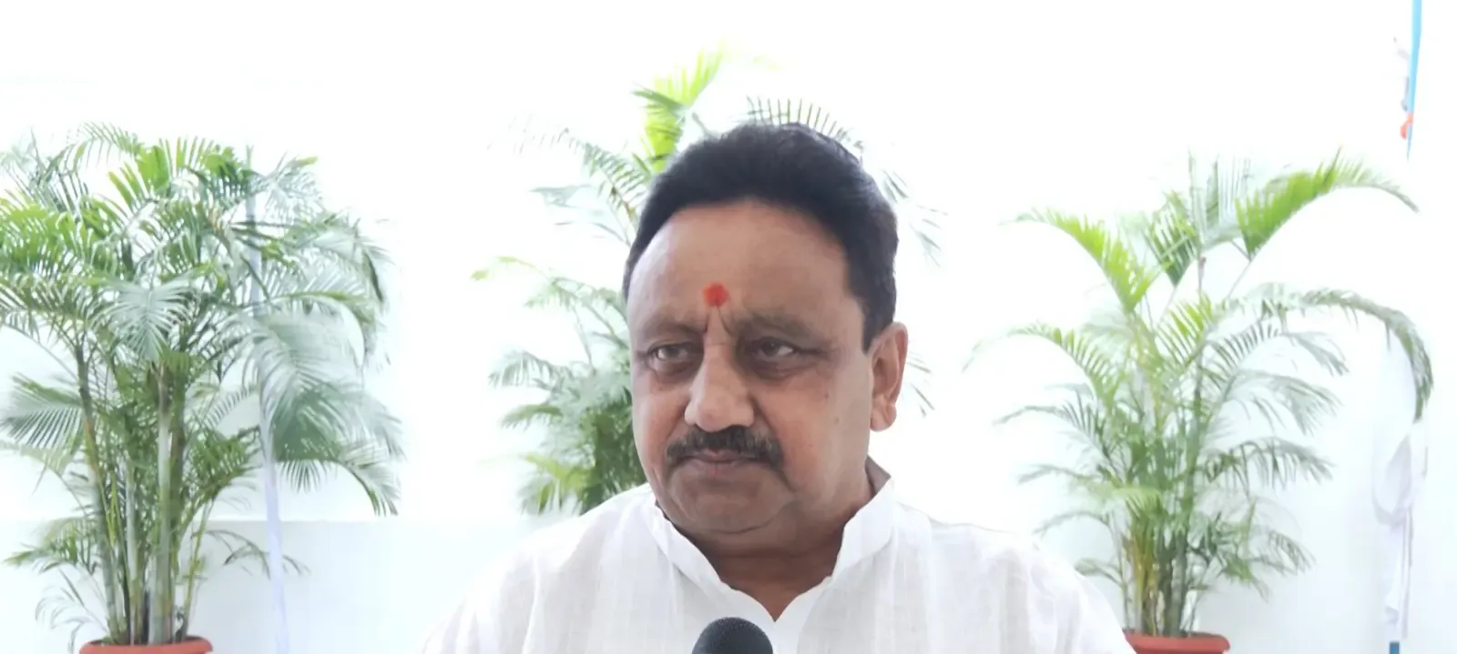 राहुल गांधी की चाय पार्टी पर BJP का पलटवार: 'बैसाखी पर आंदोलन चलाना चाहते हैं नेता प्रतिपक्ष'