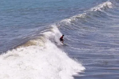 Bali issues warning on high waves