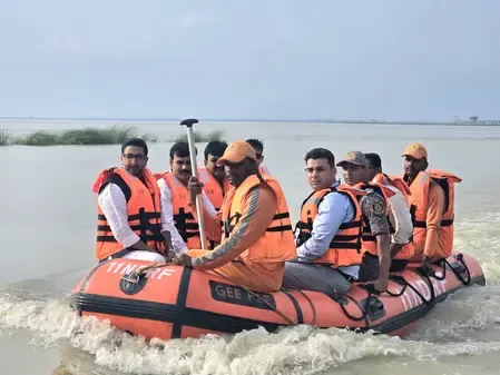 क्या बलिया में बाढ़ पीड़ितों के बीच पहुंचे मंत्री दानिश आजाद अंसारी, हर संभव मदद का भरोसा?