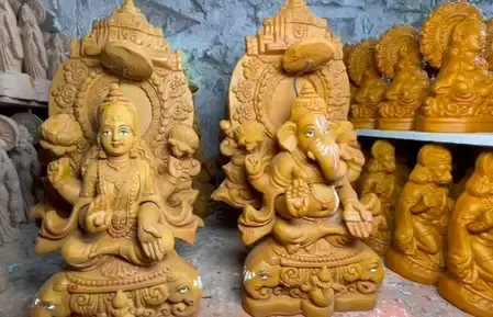क्या बनारस की गंगा की मिट्टी से बनी मूर्तियाँ देशभर में धूम मचा रही हैं?