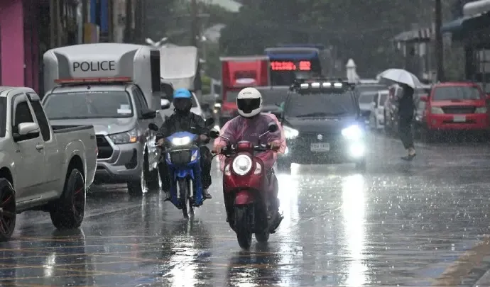 बैंकॉक के सभी 50 जिले आपदा क्षेत्र घोषित, 48 घंटे की बारिश से 300 मिमी जलभराव