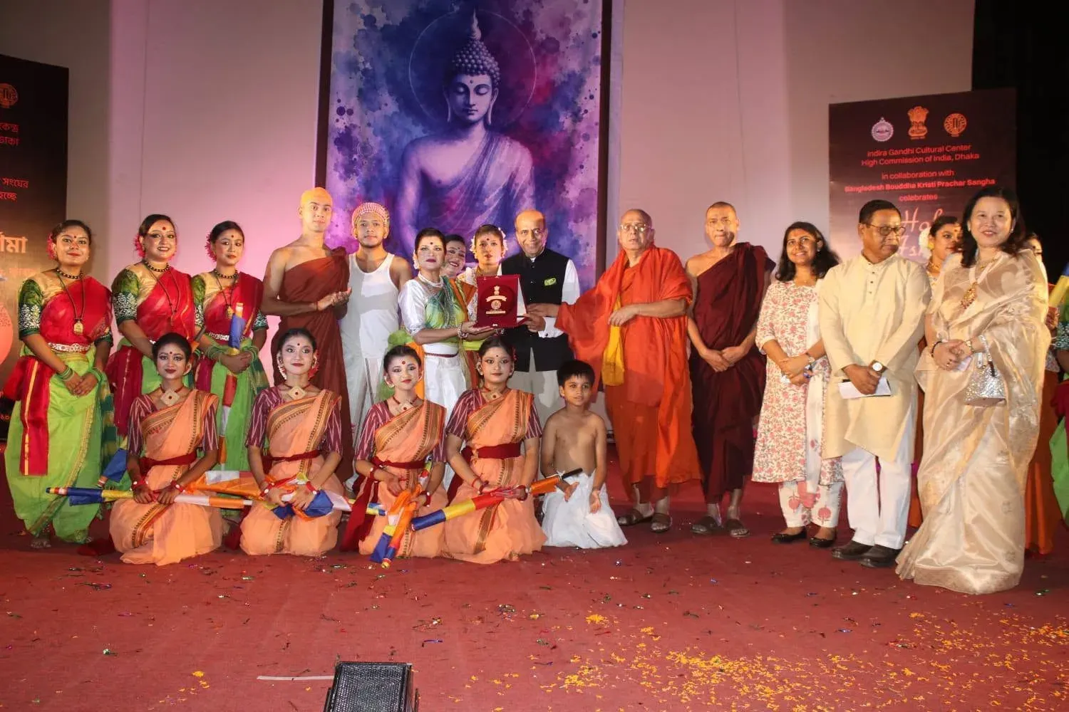 ढाका में आषाढ़ी पूर्णिमा पर 'नमो बुद्धाय' की मंच प्रस्तुति, भारतीय उच्चायुक्त दिनेश त्रिवेदी हुए शामिल
