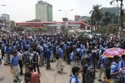 Bangladesh: Over 600 unpaid workers block Dhaka-Mymensingh highway