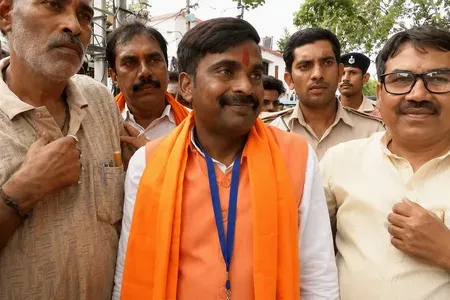 बांकीपुर उपचुनाव: भाजपा उम्मीदवार नीरज सिन्हा ने किया मतदान, बोले- 'विकास ही हमारा एकमात्र मुद्दा'