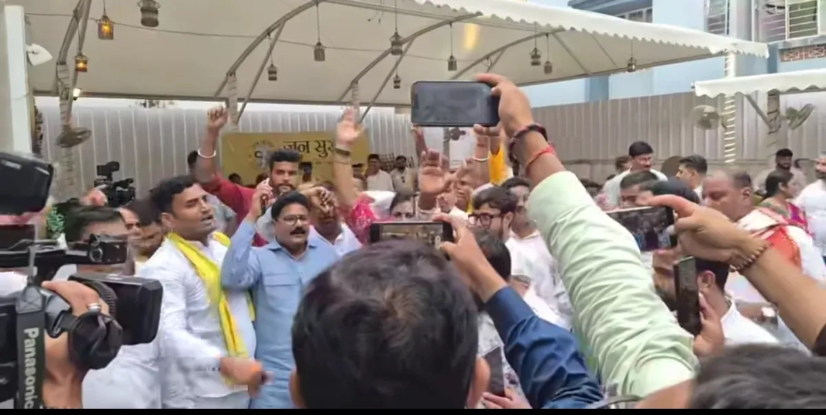 बांकीपुर उपचुनाव: प्रशांत किशोर 8,202 वोटों से आगे, जन सुराज कार्यालय में उत्सव