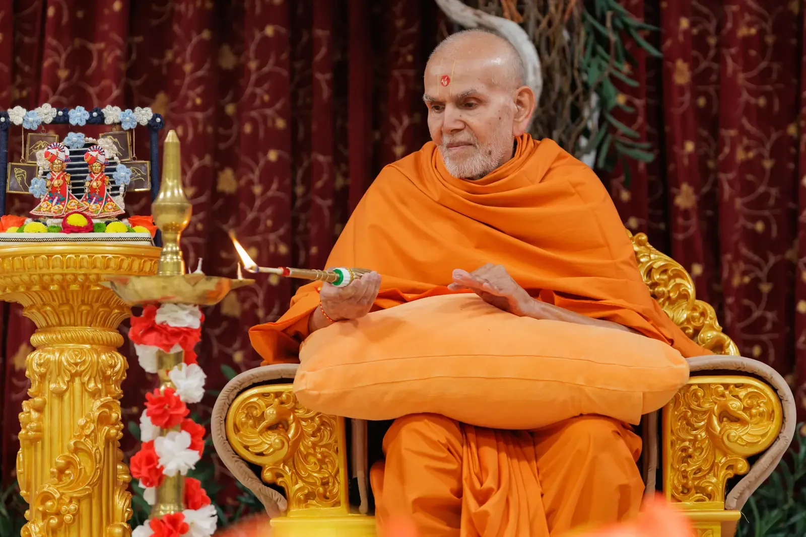 Mahant Swami Maharaj opens BAPS Sanskrit Pathshala in London
