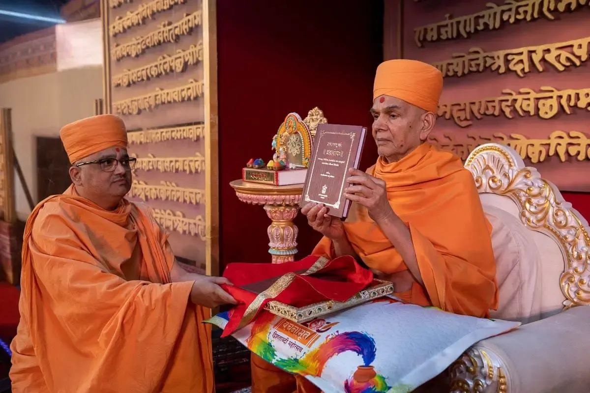 Swami Bhadreshdasji Honored with National Sahitya Akademi Award for 'Prasthanachatushtaye Brahmaghosha'