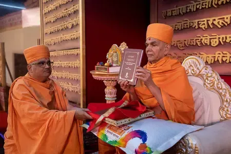 Swami Bhadreshdasji Honored with National Sahitya Akademi Award for 'Prasthanachatushtaye Brahmaghosha'