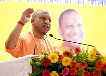 क्या बाराबंकी सड़क हादसे पर सीएम योगी ने दुख जताया और 5 लाख रुपए की मदद का ऐलान किया?