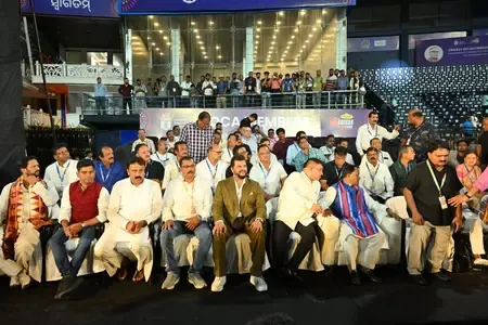 बाराबती स्टेडियम में ओडिशा टी20 लीग 2026 का आगाज़, सुरेश रैना बोले- 'जमकर खेलें, हुनर दिखाएं'
