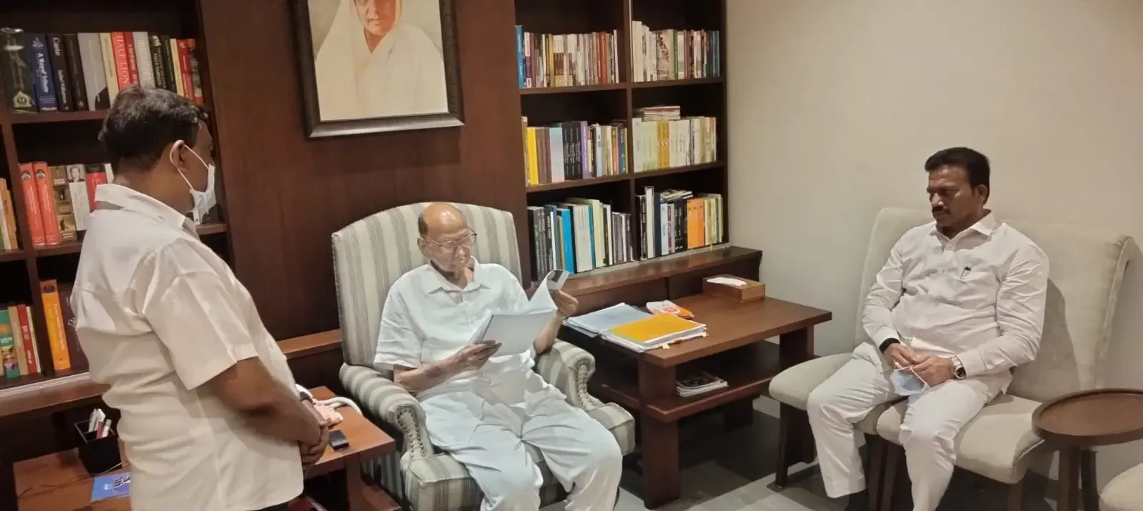 बारामती विमान दुर्घटना: शरद पवार से मिले पिंकी माली के पिता, न्याय की मांग की