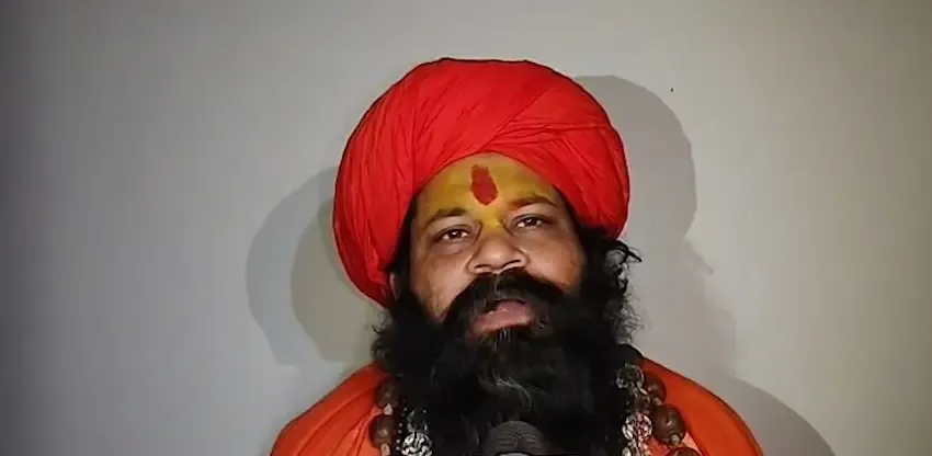 बरेली में नमाज पर महंत राजू दास का बयान: 'सरकार को उठाना चाहिए कदम'