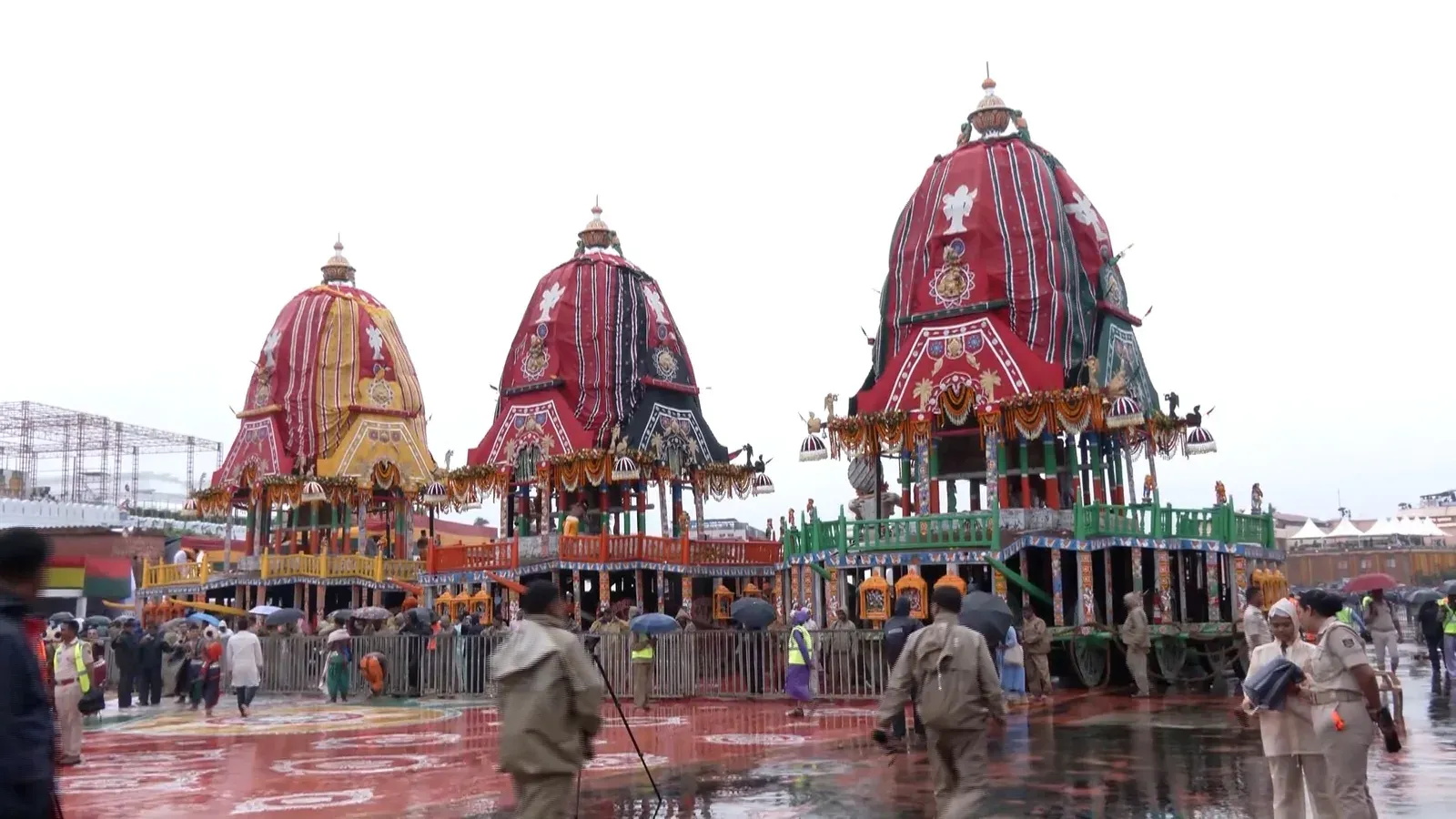 पुरी रथयात्रा 2025: बारिश में भी लाखों भक्तों की आस्था अटल, 'जय जगन्नाथ' से गूंजा पूरा शहर