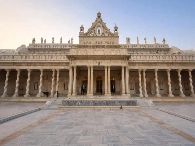 क्या बसंत पंचमी पर वृंदावन के इस मंदिर में खुलता है रहस्यमयी कमरा?