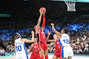 बास्केटबॉल: स्कूली बच्चों को चोट से बचाने के लिए ईजाद हुआ खेल, जो ओलंपिक का हिस्सा बना