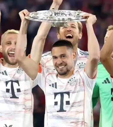 Bayern Munich and Raphael Guerreiro to Separate After Season
