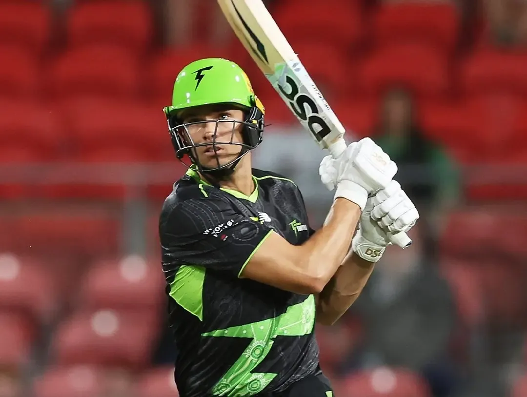 क्या बीबीएल में थंडर्स ने रेनेगेड्स को 4 विकेट से हराया?