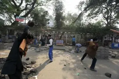 Is the Awami League Right to Accuse BNP and Hefazat of Violence?