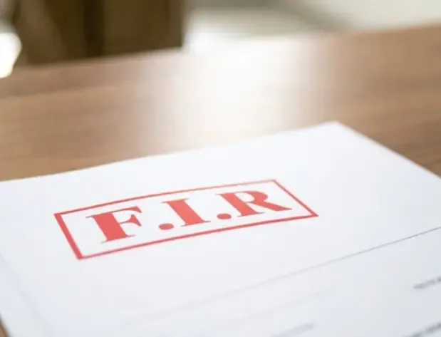 क्या बेलगावी के विधायक लक्ष्मण सावदी और उनके बेटे पर आरोप गंभीर हैं?