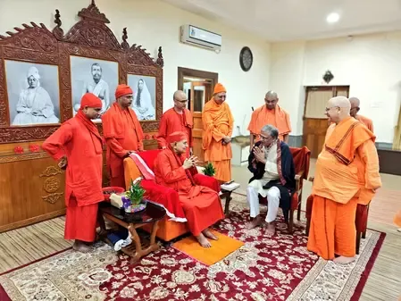बेलूर मठ पहुंचे सीईसी ज्ञानेश, कहा- बिना किसी दबाव या हिंसा के आयोग चुनाव कराने को प्रतिबद्ध