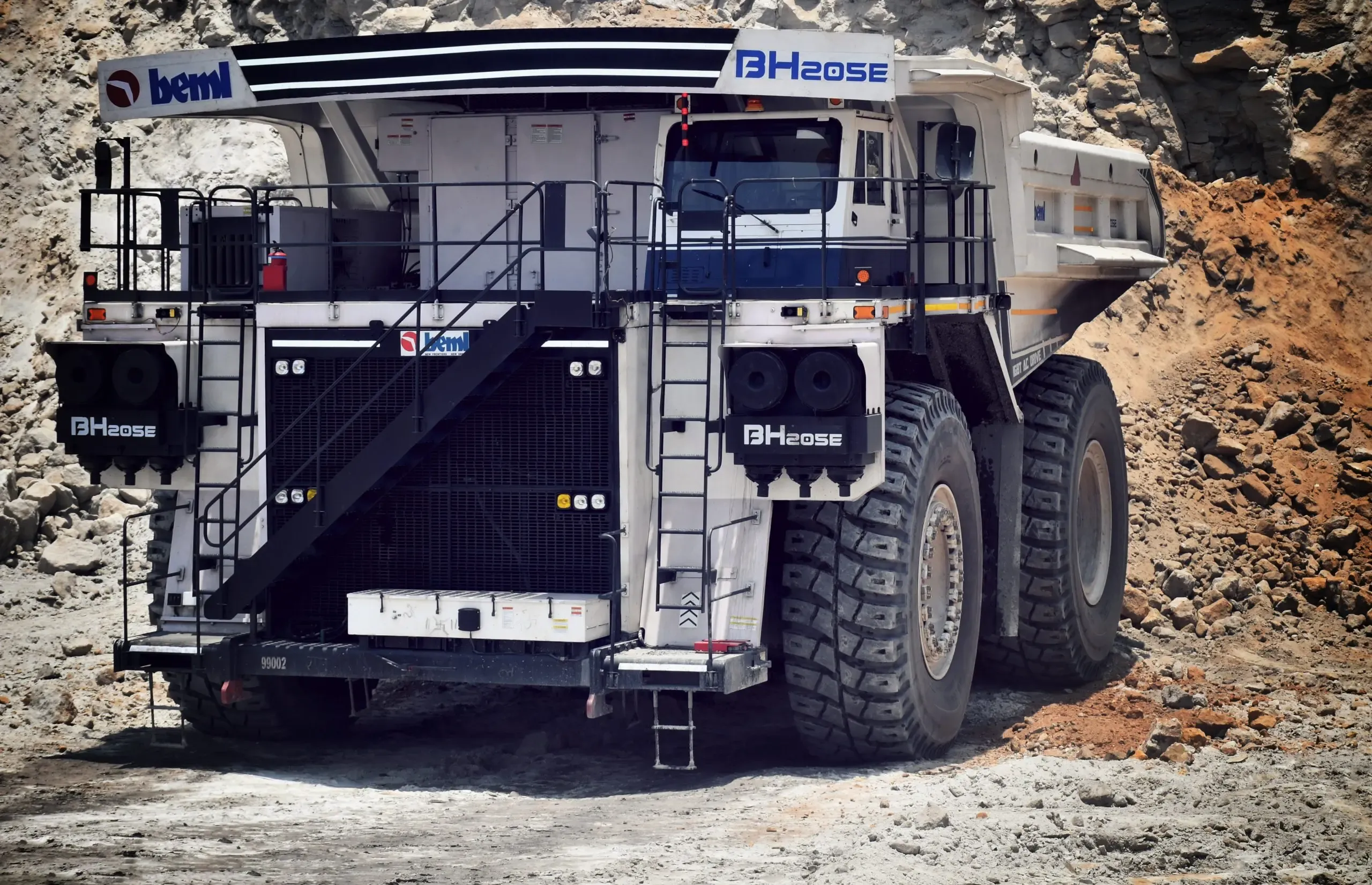 BEML Secures $36.38 Million Export Contract for Heavy Machinery in Middle East