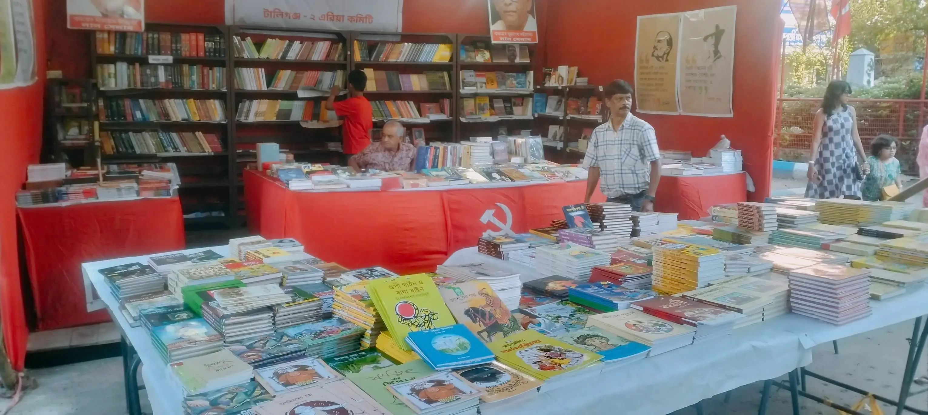 How Many Book Stalls Did CPI(M) Run During Durga Puja?