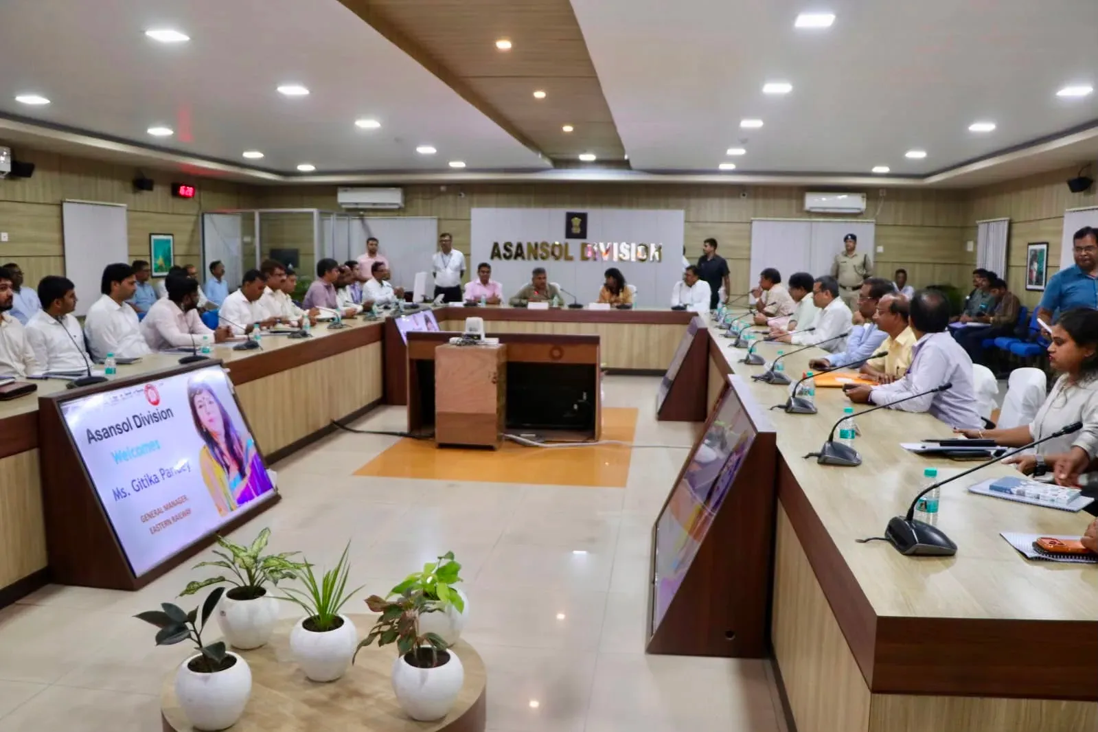 Sealdah Division gears up for Durga Puja 2025: 21 lakh daily passengers expected