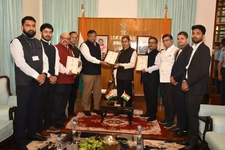 पश्चिम बंगाल में नई सरकार गठन की प्रक्रिया शुरू, चुनाव आयोग ने राज्यपाल को सौंपी 293 विजेताओं की सूची