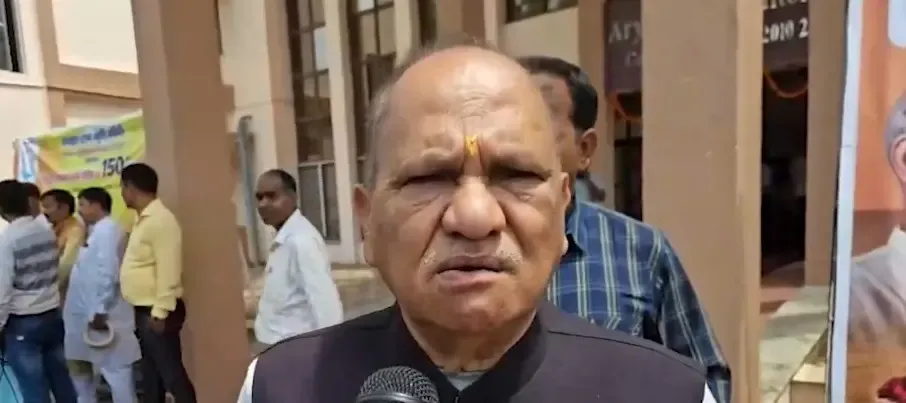 सीपी सिंह का आरोप: बंगाल में टीएमसी अधिकारियों को नौकर की तरह मानती है