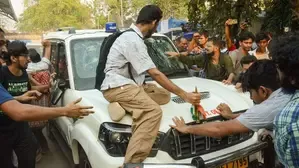 SFI Alleges Bengal Minister's Vehicle Lacked Pollution Control Certification