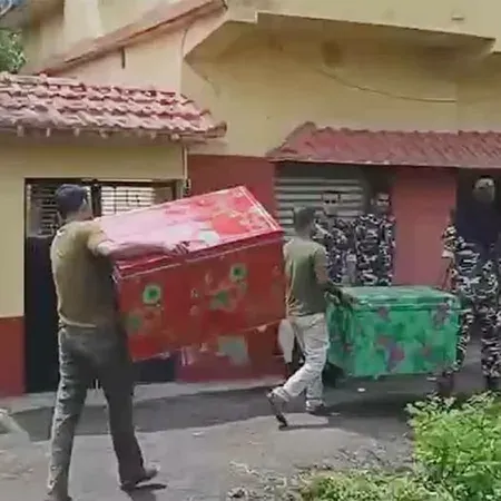 Bengal Police seize ₹32 crore cash, 10 kg gold in Birbhum raid on quarry owner's kin
