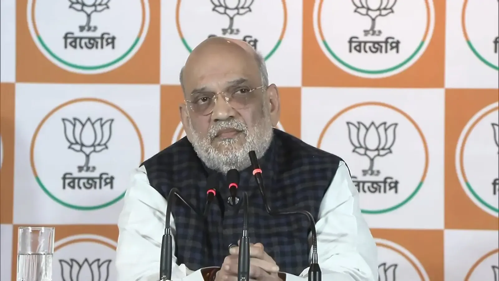 क्या बंगाल सरकार बीएसएफ को जमीन देने में आनाकानी कर रही है? अमित शाह ने उठाए गंभीर सवाल