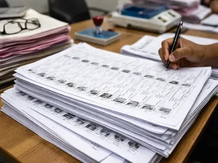 What’s Happening with the 50,000 'Unmapped' Voters and 3.5 Lakh 'Logical Discrepancy' Cases in Bengal?
