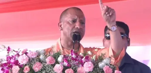 योगी का बुलंदशहर में चेतावनी: बेटी-व्यापारी की सुरक्षा से खिलवाड़ करने वालों के लिए जेल या जहन्नुम