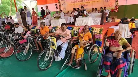 भागलपुर के दिव्यांगजनों और वरिष्ठ नागरिकों ने पीएम मोदी की राष्ट्रीय वयोश्री और एडिप योजना को सराहा