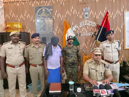 भागलपुर में घर से राइफल, कट्टा और बंदूक जब्त, एक आरोपी गिरफ्तार 