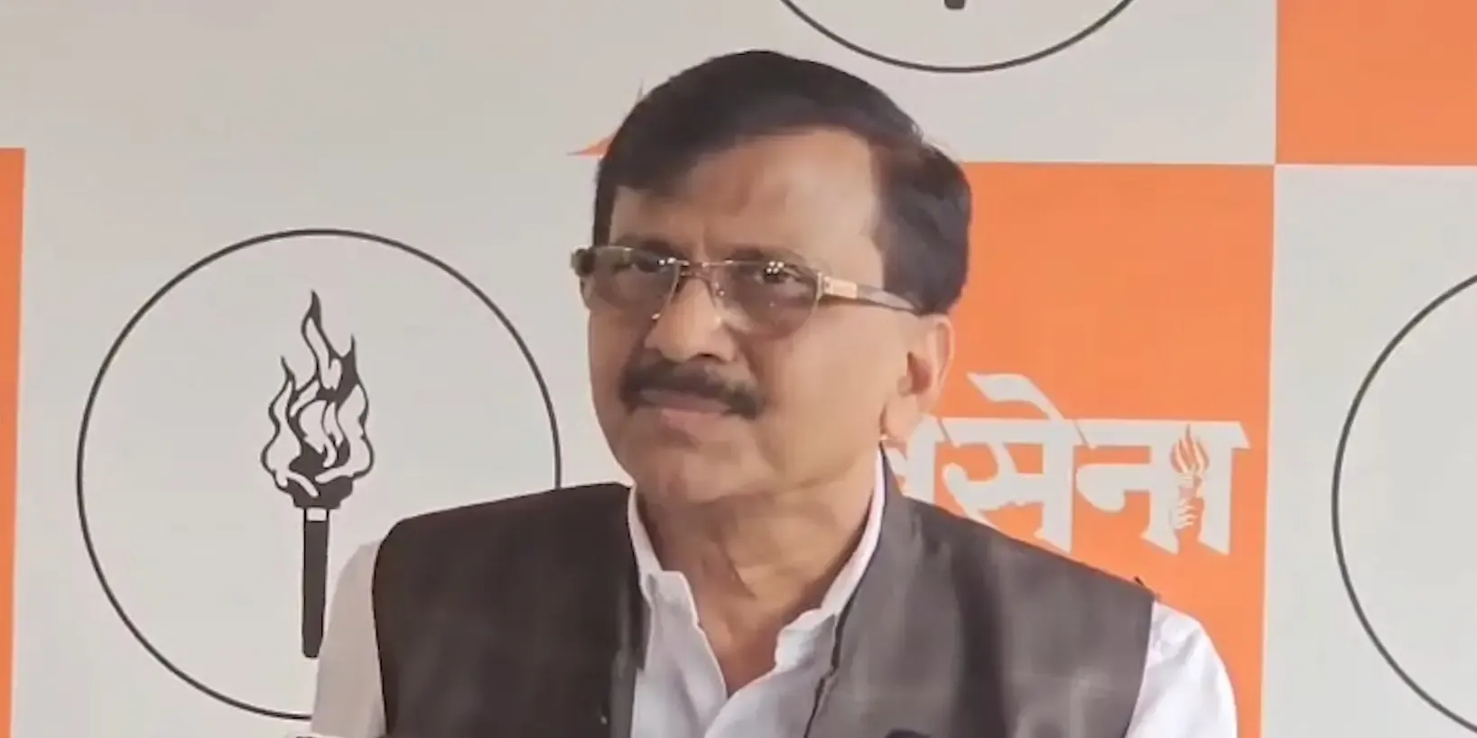 क्या हमें भगत सिंह कोश्यारी को पद्मभूषण से सम्मानित करना स्वीकार है?