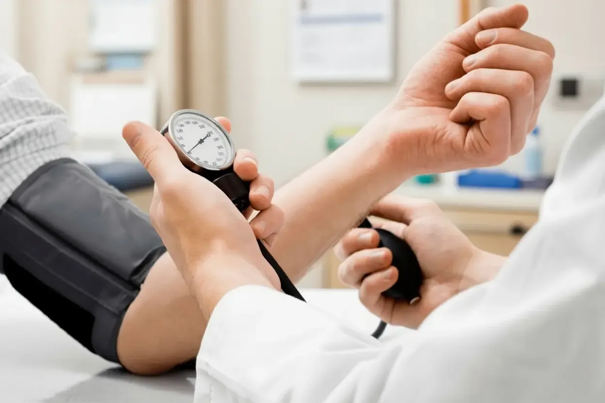 क्या भागदौड़ भरी जिंदगी में सेहत से समझौता करना सही है? हाई ब्लड प्रेशर का खतरा क्यों बढ़ रहा है?