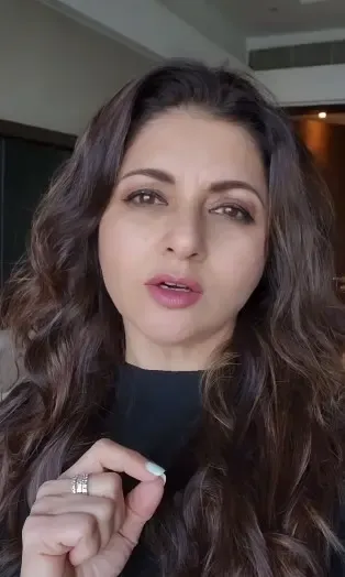 क्या भाग्यश्री ने किशोर कुमार के गाने से समाज की कड़वी बातों को नजरअंदाज करने की सलाह दी?