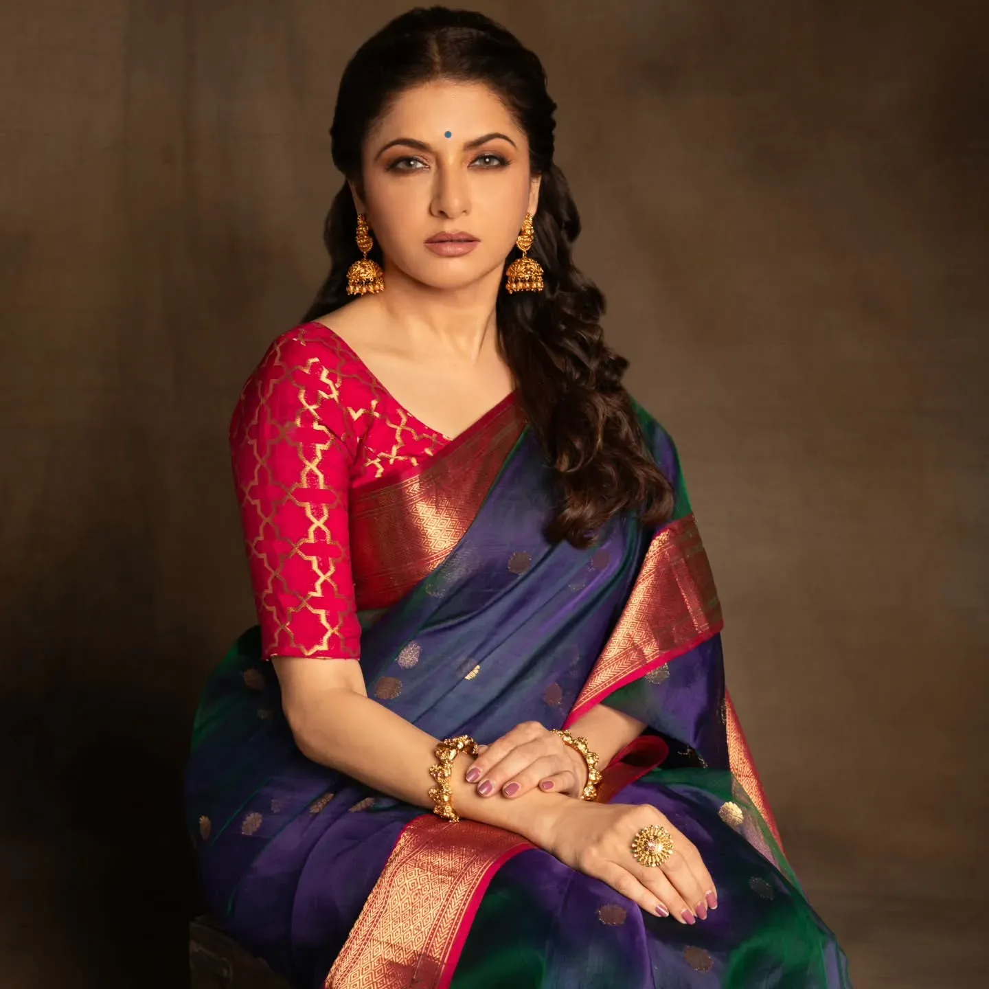 Bhagyashree dances to Lata Mangeshkar classic, revives 90s nostalgia