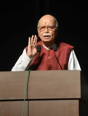 लाल कृष्ण आडवाणी अपोलो अस्पताल में भर्ती, सीने में संक्रमण के बाद हालत स्थिर