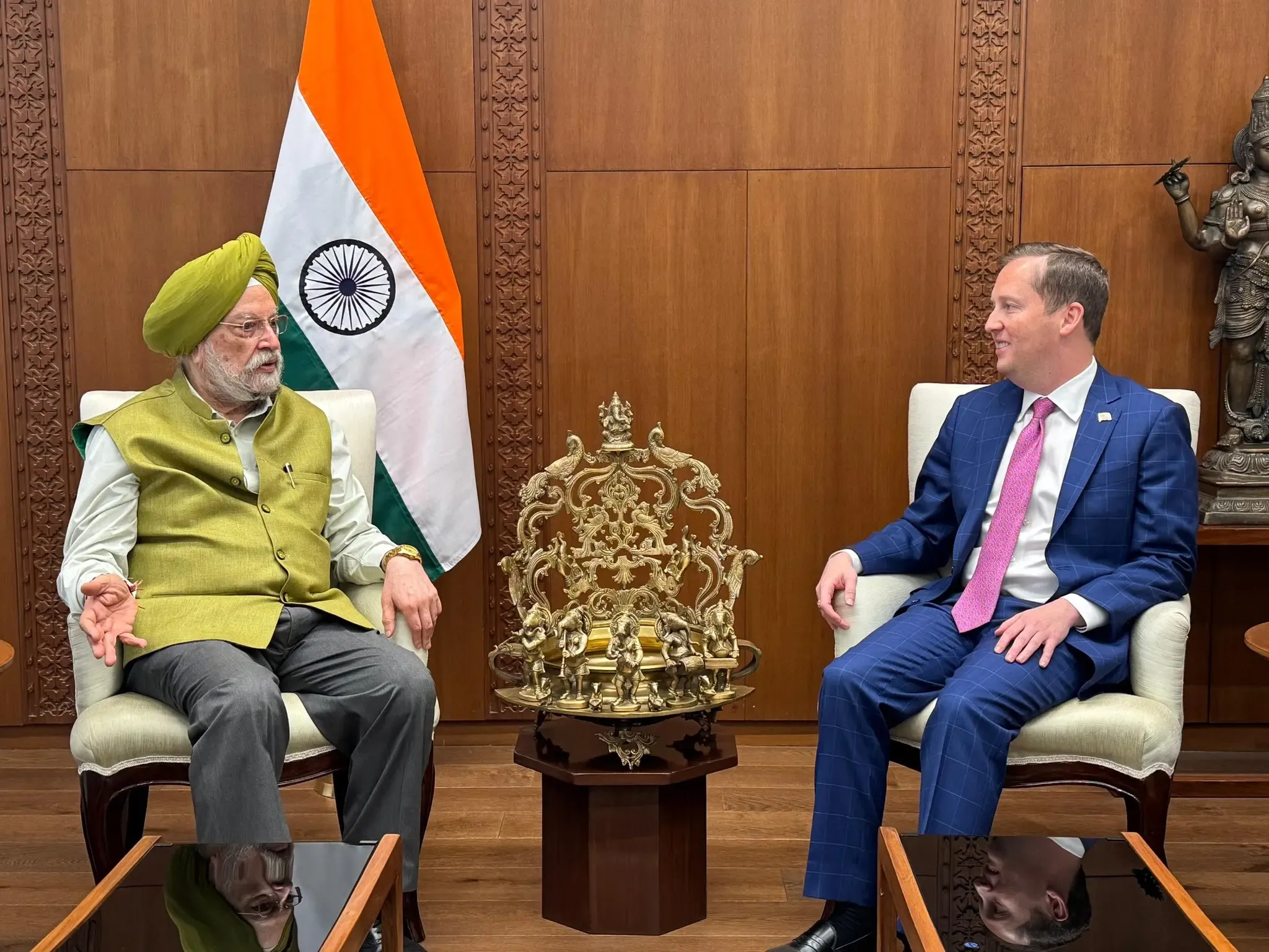 भारत और अमेरिका के बीच ऊर्जा साझेदारी को सुदृढ़ करने पर सर्जियो गोर और हरदीप सिंह पुरी की महत्वपूर्ण चर्चा