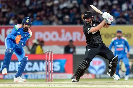 भारत बनाम न्यूजीलैंड: डेरिल मिशेल का नाबाद शतक, 7 विकेट से जीत के साथ सीरीज में बराबरी पर मेहमान 