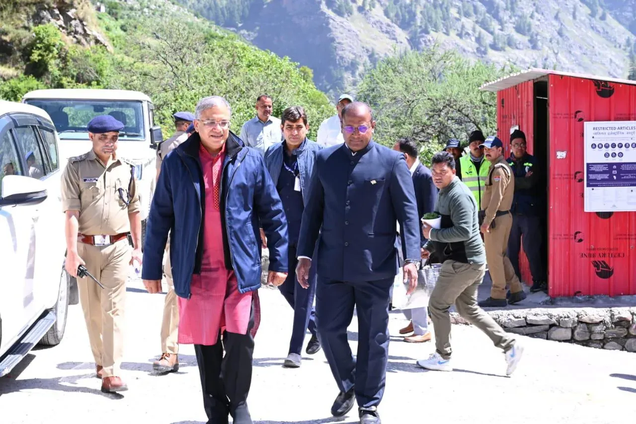 मुख्य चुनाव आयुक्त ज्ञानेश कुमार ने हर्षिल में किया पोलिंग बूथ निरीक्षण, भारत-चीन सीमा तक पहुँची चुनाव आयोग की नज़र