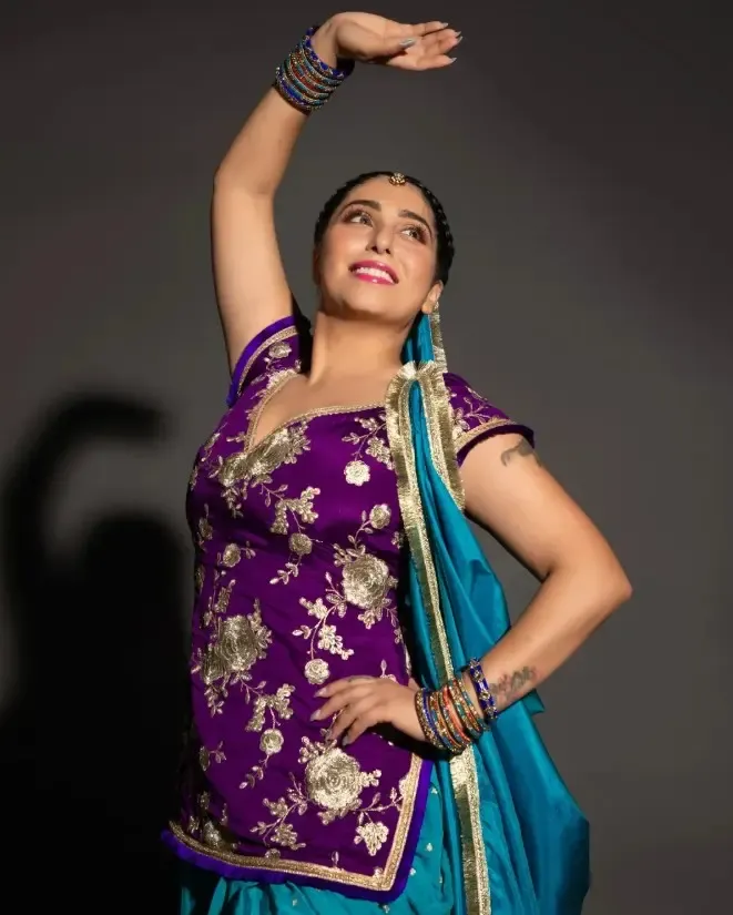 क्या नेहा भसीन ने ऑल-गर्ल्स बैंड से अपनी अद्वितीय पहचान बनाई?