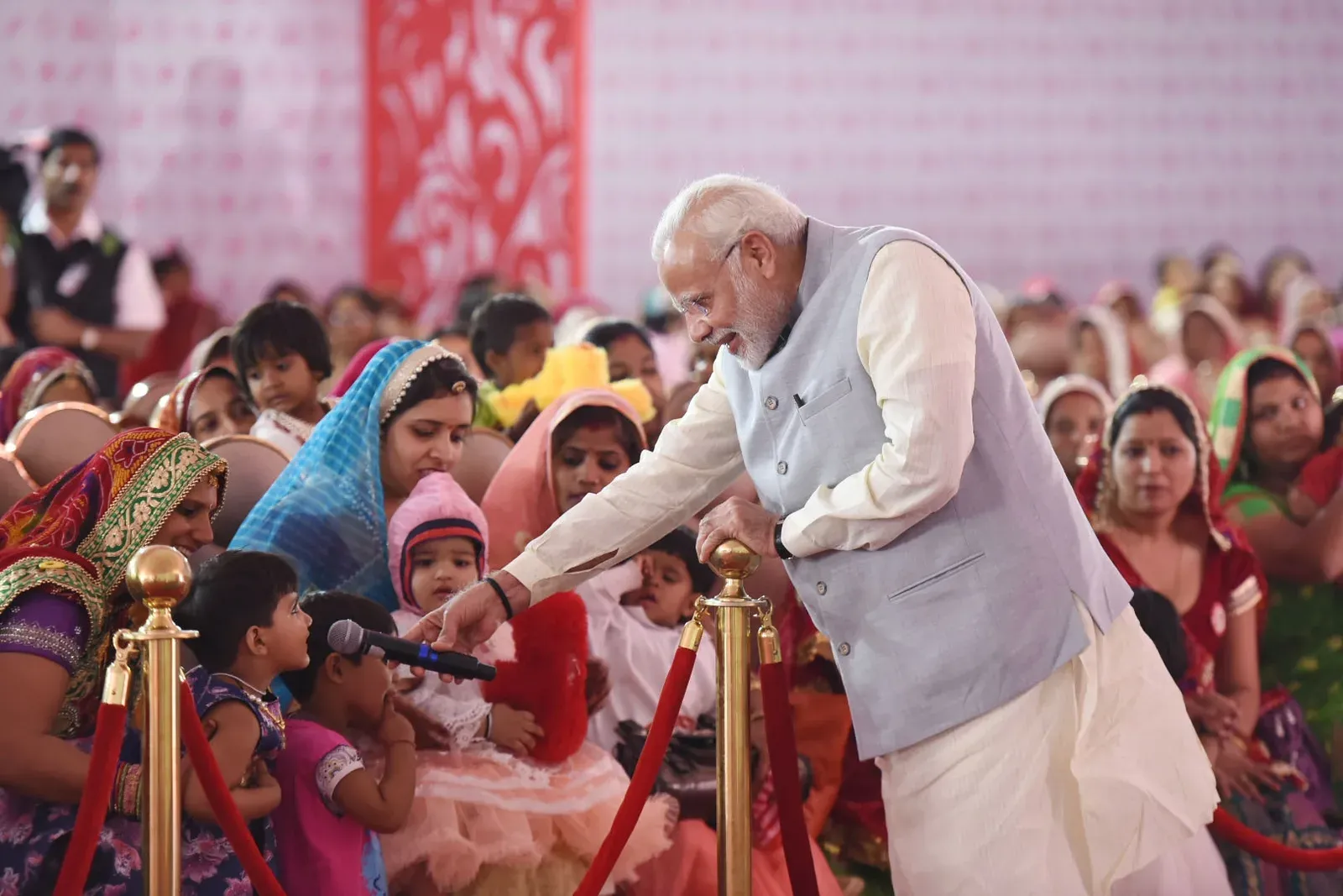 PM मोदी ने एक्स पर गिनाईं 12 साल की नारी सशक्तिकरण उपलब्धियाँ, बोले — 'नारीशक्ति राष्ट्र निर्माण की आधारशिला'
