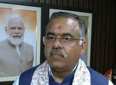 भाजपा सांसद तरुण चुघ का कांग्रेस पर हमला: 'भारत देखना है तो इटली का चश्मा हटाइए'