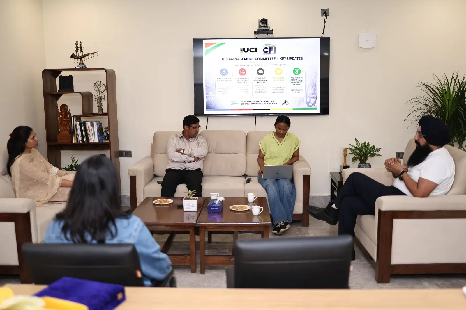 भारतीय साइकिलिंग को नई दिशा: रक्षा खडसे ने सीएफआई के साथ ग्रासरूट से ओलंपिक तक का रोडमैप तैयार किया
